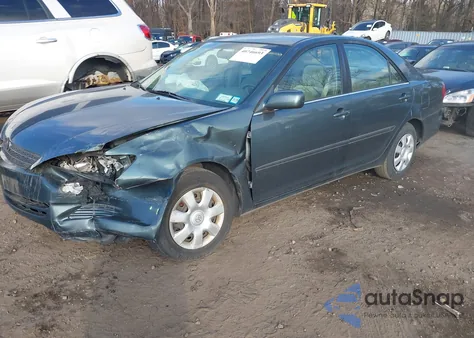 2004 Toyota Camry Le z USA, uszkodzony, nr VIN 4T1BE32K94U282921
